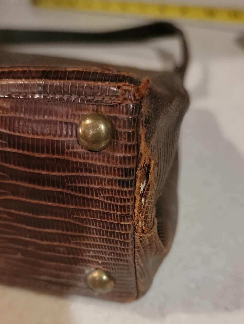 Vintage Brown Lizard-Texture Top-Frame Handbag - Picture 4 of 5